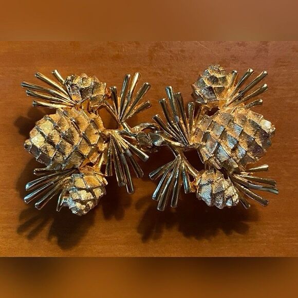 Vintage 1979 Women’s Mimi Di N Belt Buckle Pine Cones Needles Gold Tone 2.5” - Picture 1 of 4